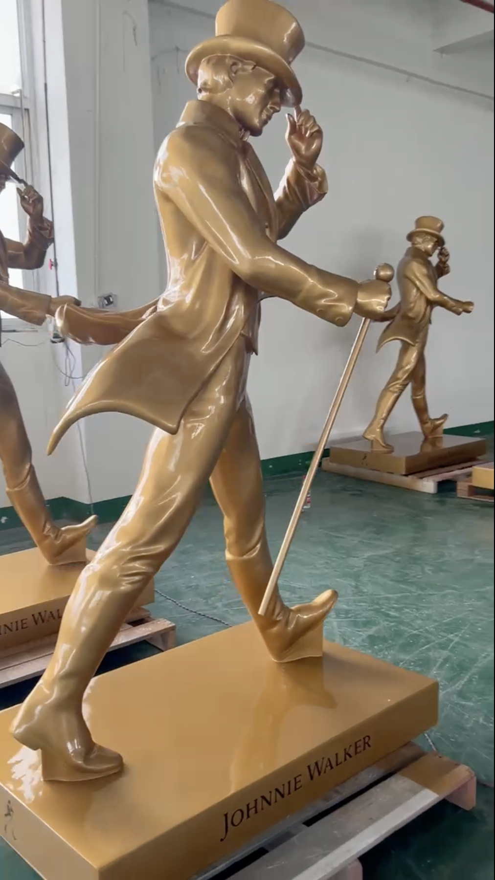 Johnnie Walker  Striding man 2m